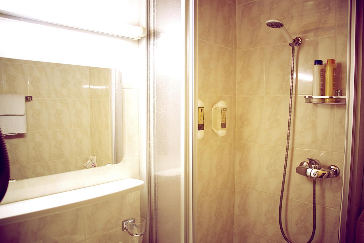 Hotel Leprince Geneva Bagian luar foto
